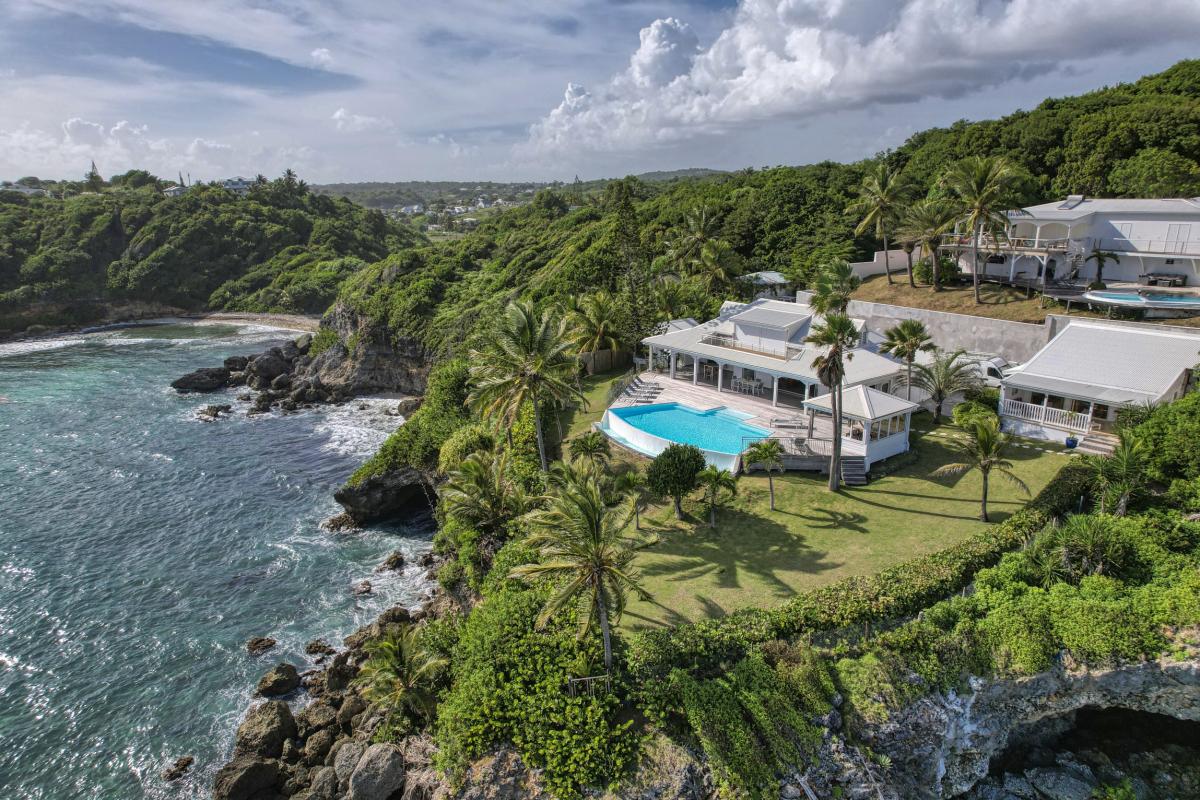 49.Location villa piscine Sainte Anne Guadeloupe_vue ensemble